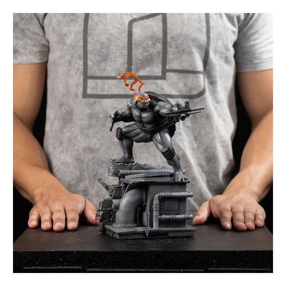 Teenage Mutant Ninja Turtles Art Scale Statue 1/10 Michelangelo Black and White Variant 26 cm heo exclusive