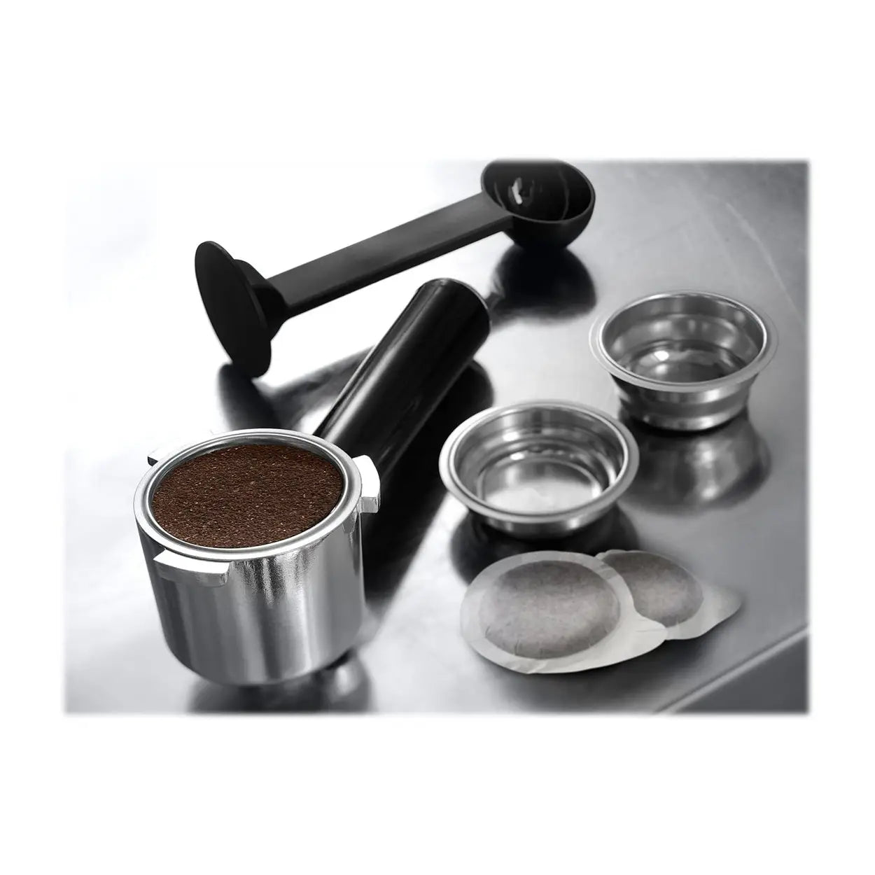 Delonghi | Dedica Espresso Coffee Machine | EC685 | Built-in milk frother | Semi-automatic | 1300 W