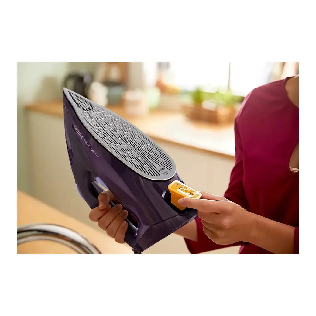 Philips | DST7051/30 7000 Series | Steam Iron | 2800 W | Dark purple