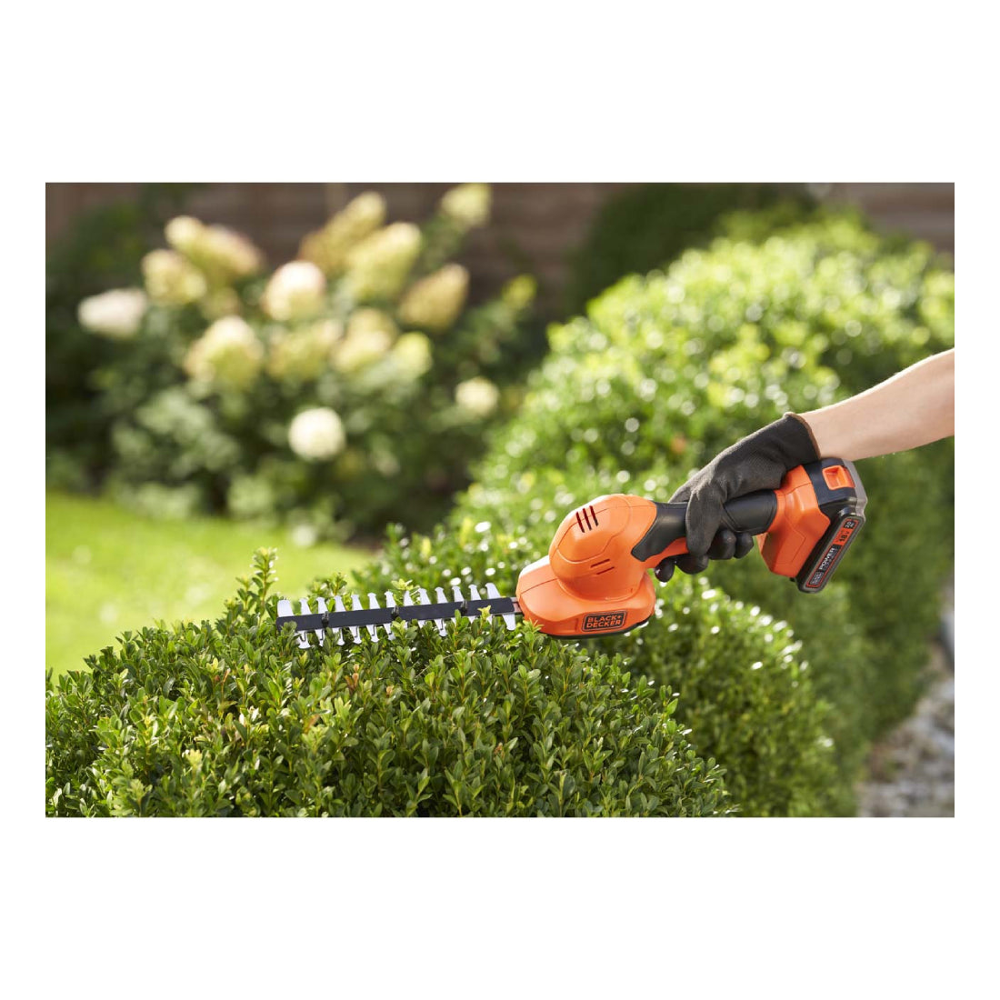 BLACK & DECKER | BCSS18D1-QW | Cordless Garden Scissors | 18V | 2.0 Ah