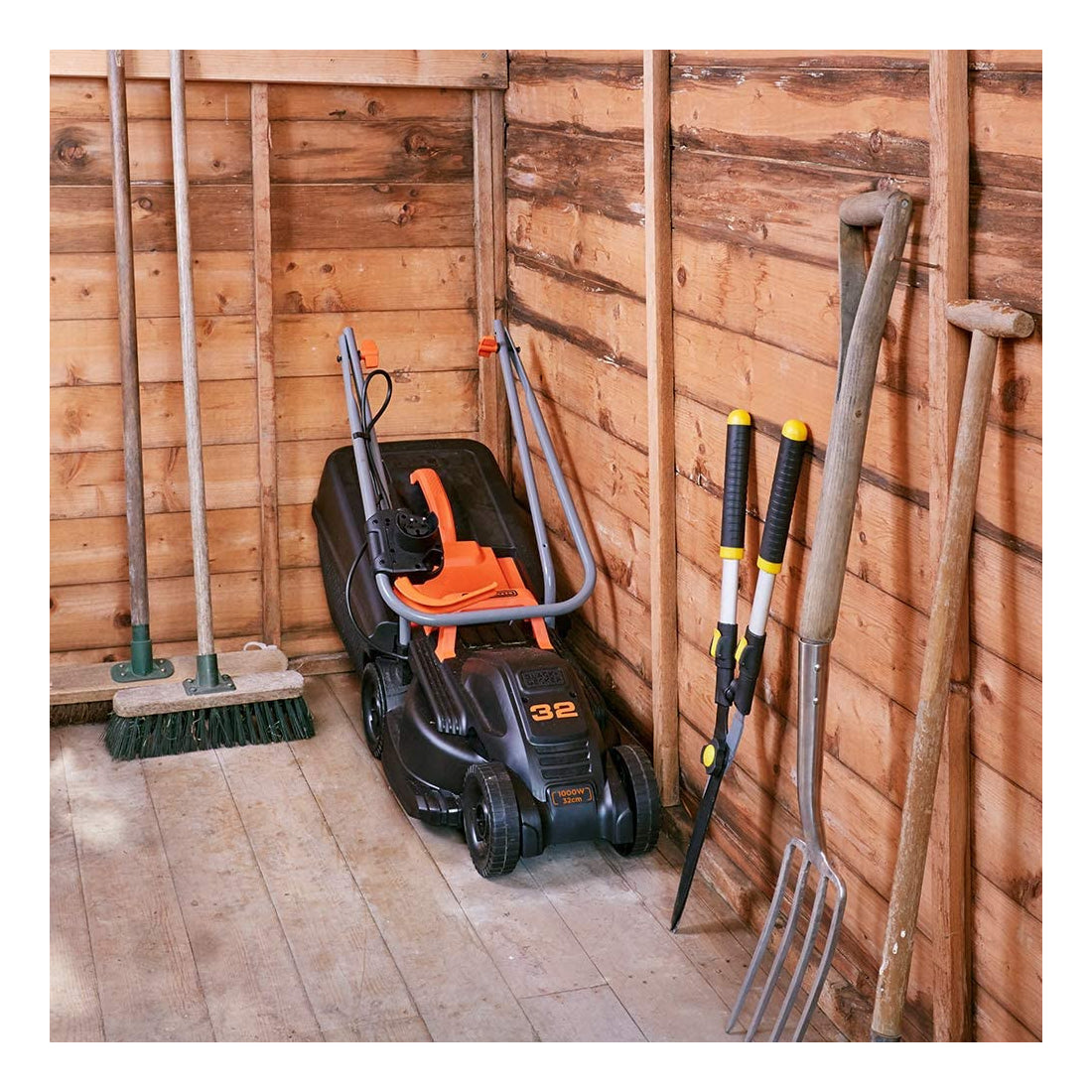 BLACK & DECKER | BEMW351-QS | Electric Lawn Mower | 1000W | 32 cm
