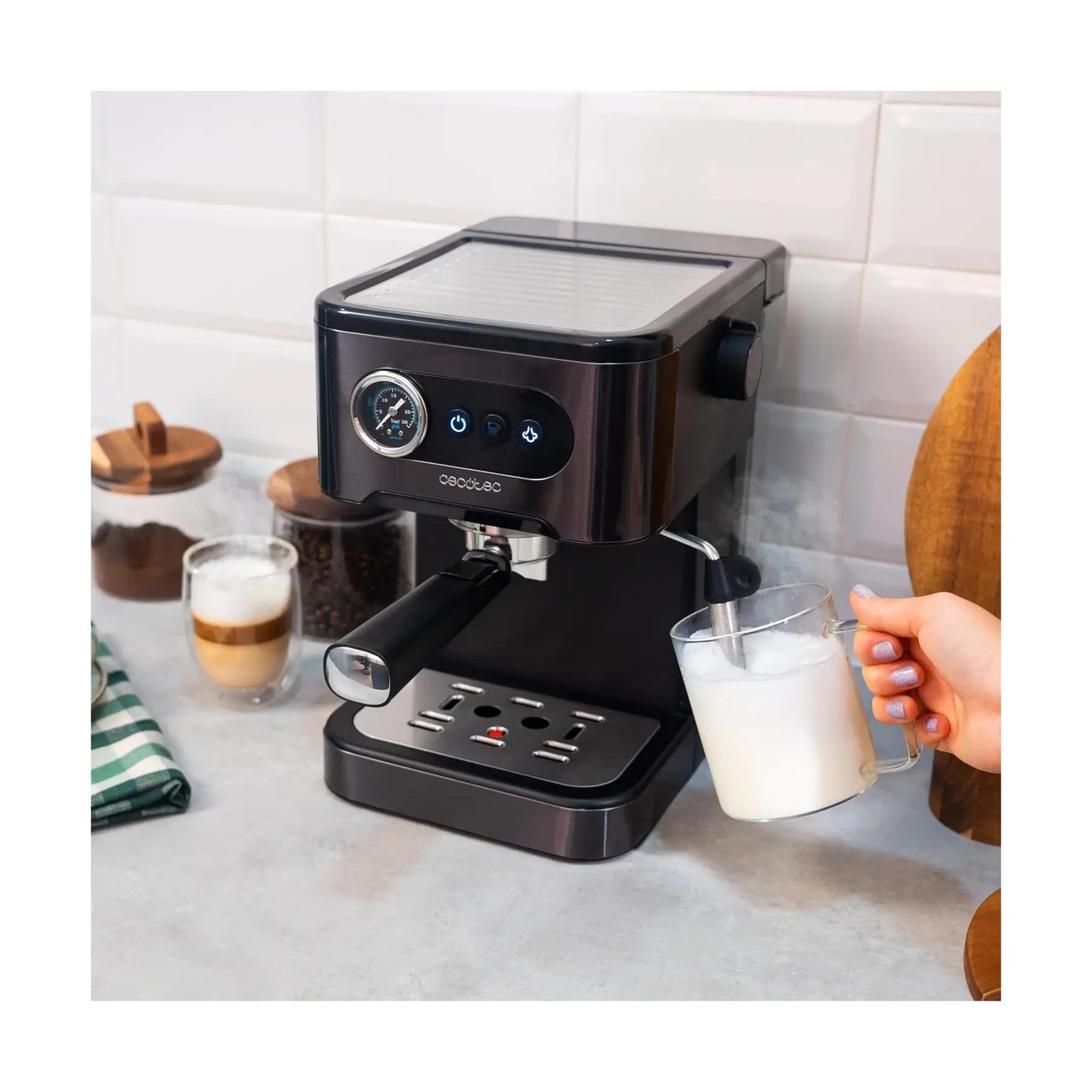 Cecotec | Coffee machine with milk frother | Power Espresso 20 Pro Latte | Black