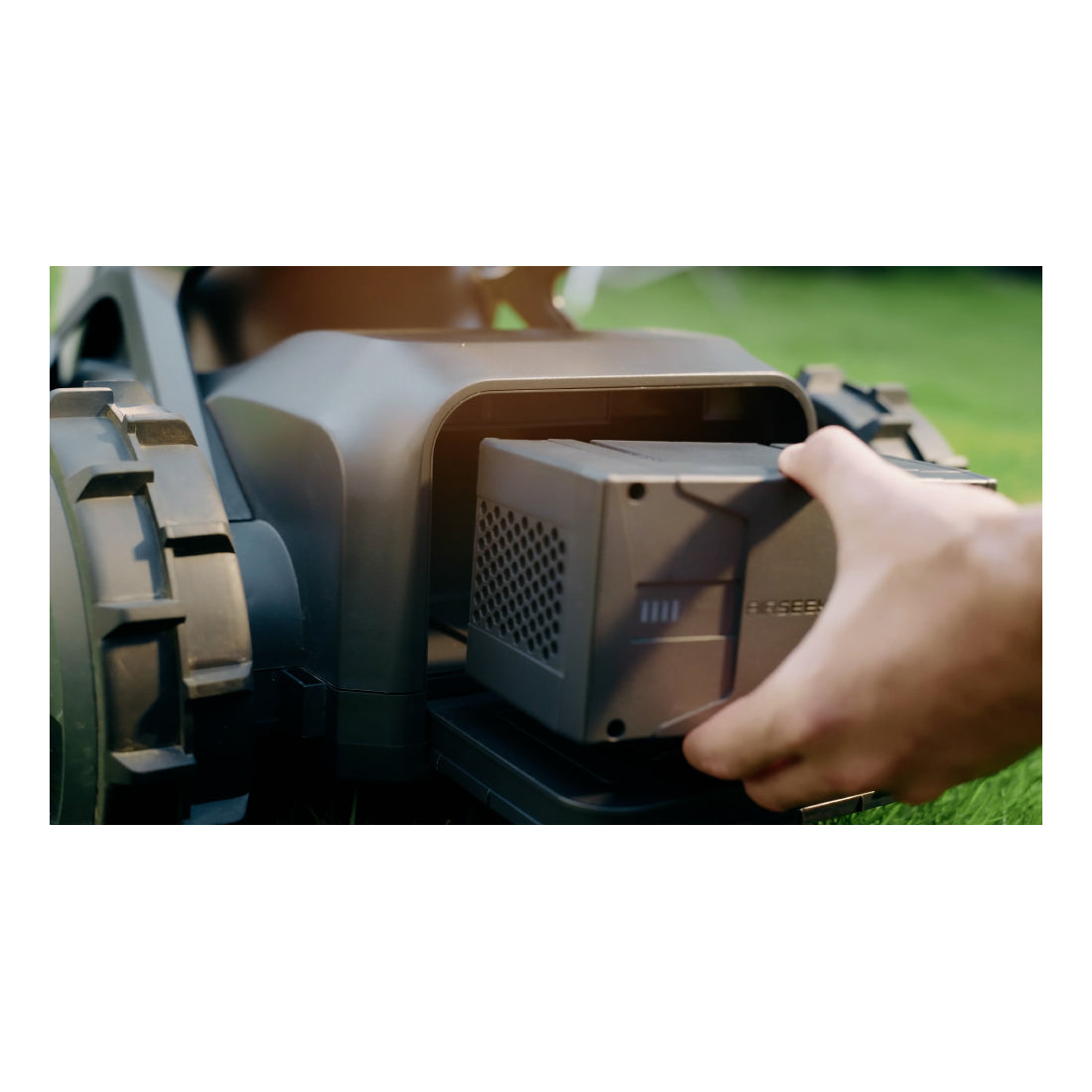 AIRSEEKERS | Tron MAX 300° AI Vision Mulching Mower | Tron Plus | Robotic Lawn Mower | 3600 m²