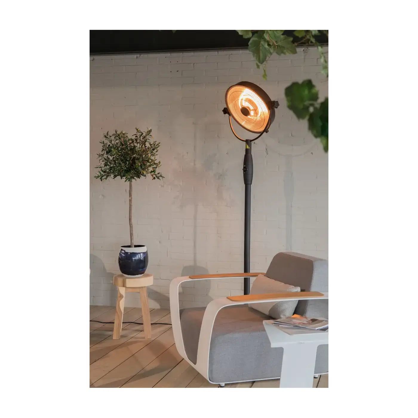 SUNRED | Heater | RSS16 | Retro Bright Standing | Infrared | 2100 W | IP54 | Black